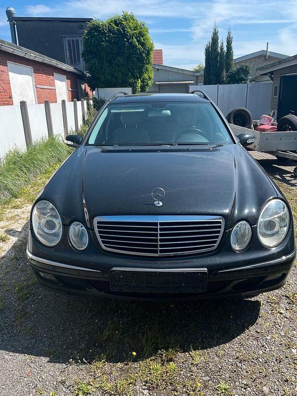 Schwarz Gebraucht 2004 Mercedes E200 Kombi | 1.600 € (Superpreis) - Bild 1/4