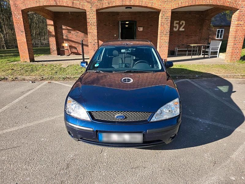 Używany Ford Mondeo 146 KM (107 kW) 2003 Niebieski Sedan/Limuzyna