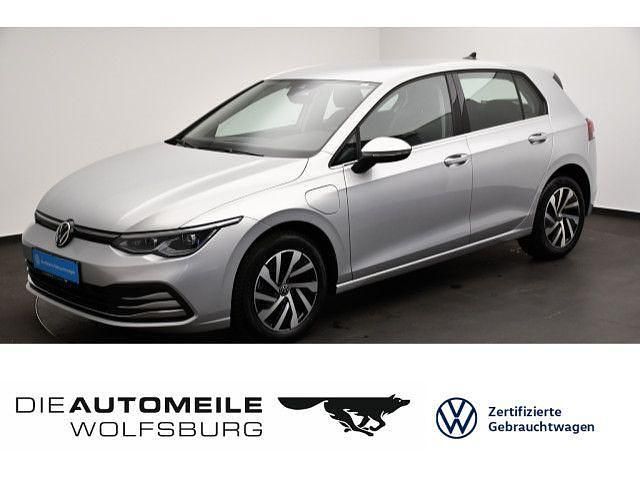 Reflexsilber metallic (metallic) Gebraucht 2021 VW Golf VIII Style Limousine | 22.980 € (Superpreis) - Bild 1/4