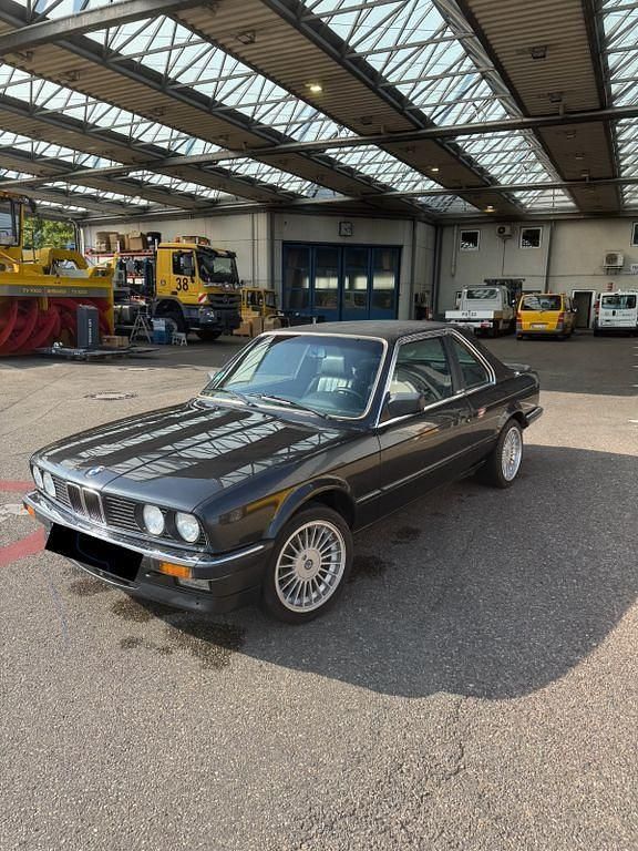 Gebraucht BMW 325 Cabriolet Performance 171 PS (125 kW) 1987 Schwarz Cabrio