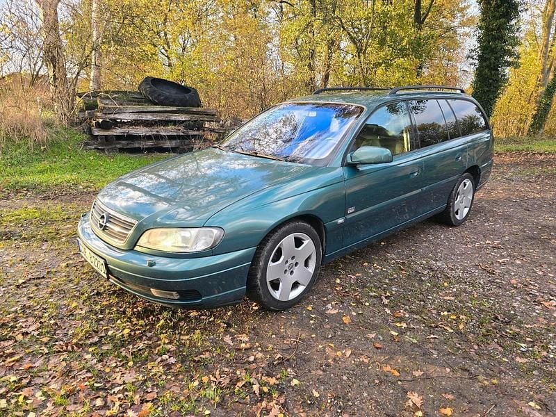 Grün Gebraucht 2003 Opel Omega Kombi | 1.099 € (Guter Preis) - Bild 1/4