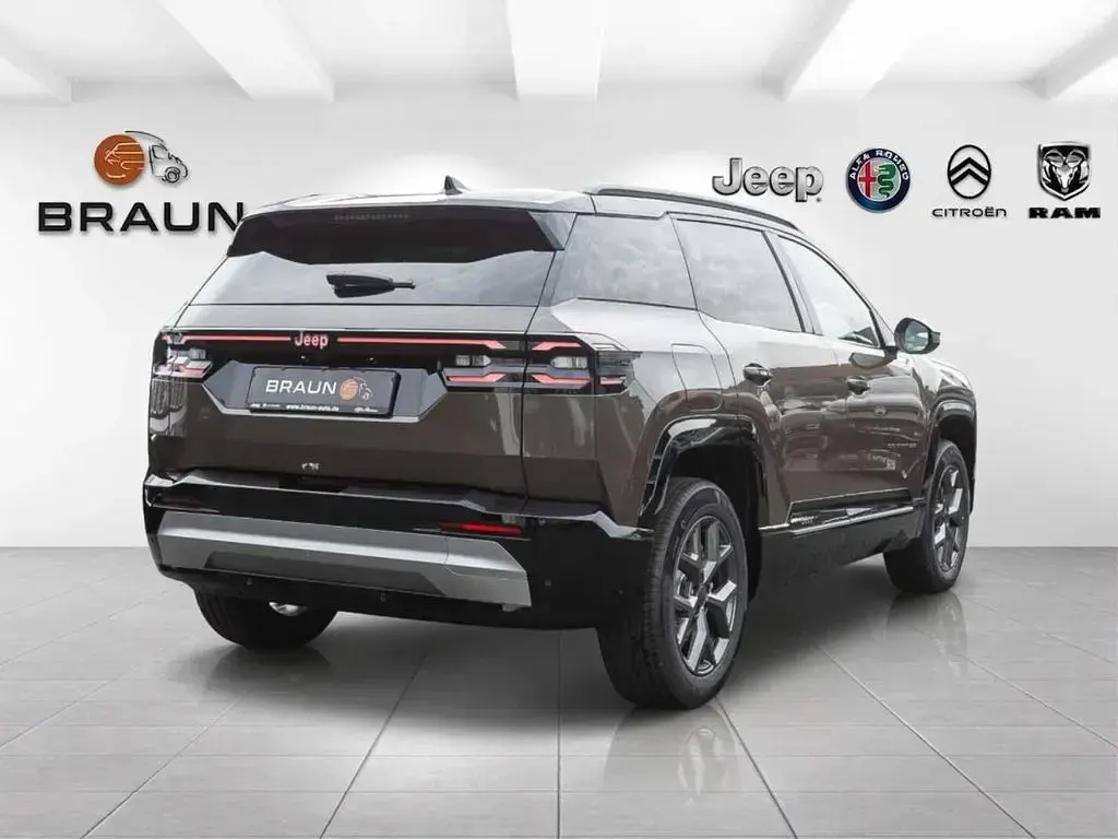 Neu Jeep Compass 146 PS (107 kW) 2026 Grün SUV