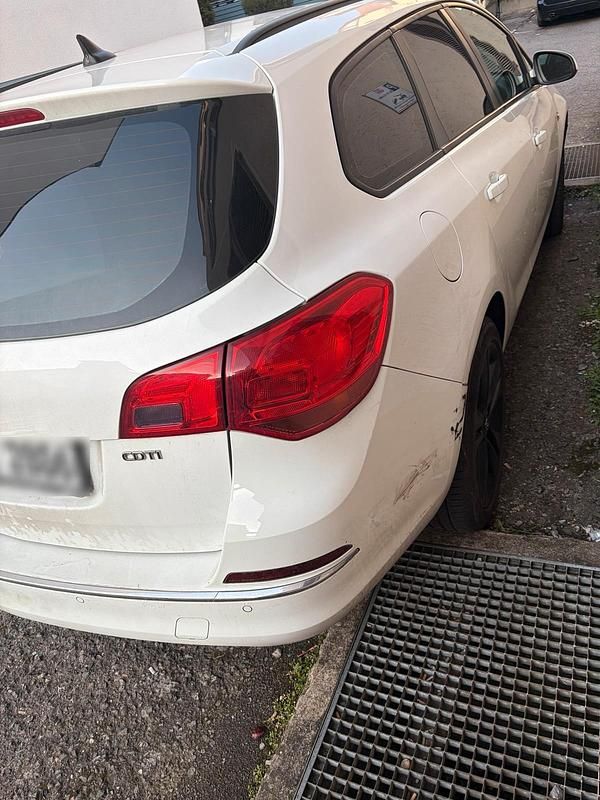 Gebraucht Opel Astra 165 PS (121 kW) 2014 Weiß Kombi