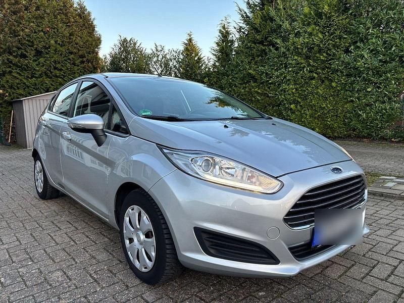 Gebraucht Ford Fiesta Trend 95 PS (69 kW) 2015 Silber Kleinwagen