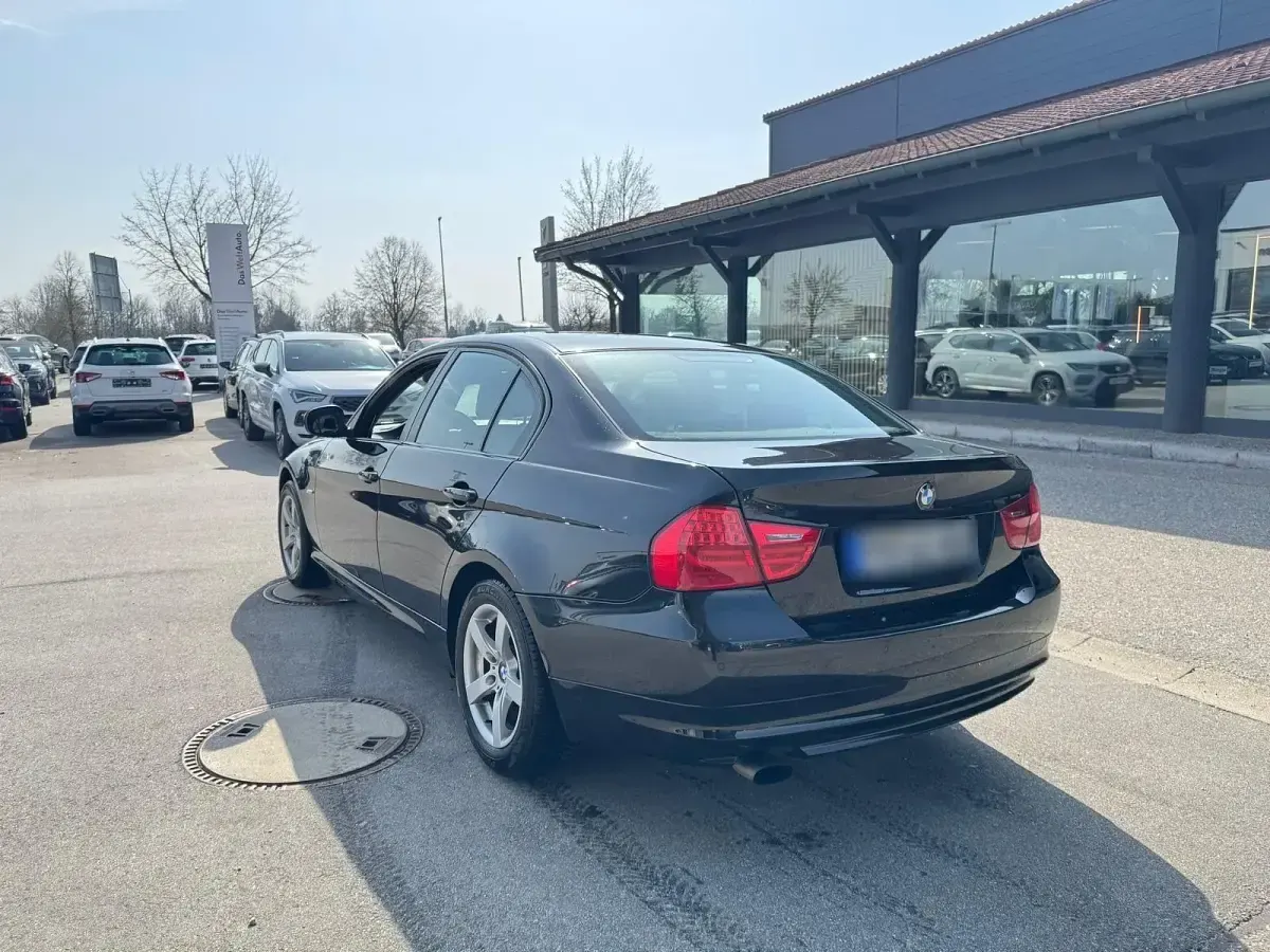 Gebraucht BMW 318 143 PS (105 kW) 2009 Schwarz Limousine