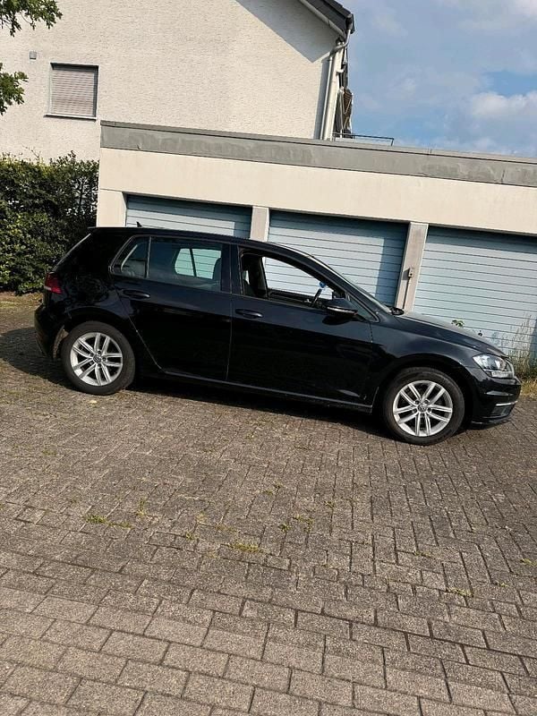 Gebraucht 2019 VW Golf VII Limousine | 16.500 € (Fairer Preis) - Bild 1/4