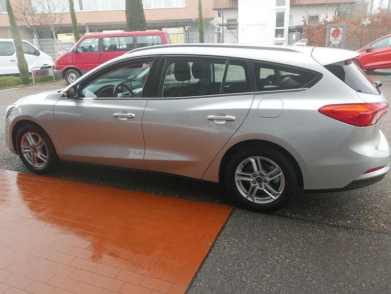 Gebraucht Ford Focus Cool & Connect 101 PS (74 kW) 2021 Silber Limousine