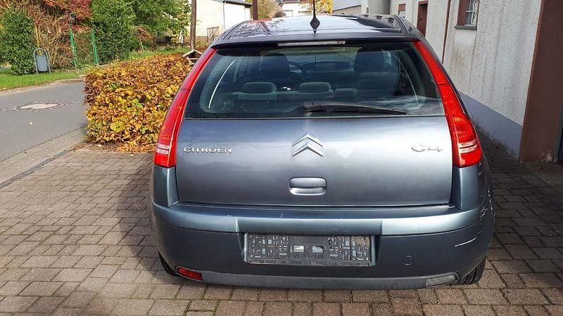 Grau Gebraucht 2006 Citroën C4 Style Limousine | 3.200 € - Bild 1/4