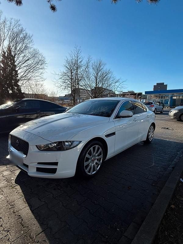 Gebraucht Jaguar XE 180 PS (132 kW) 2016 Weiß Limousine