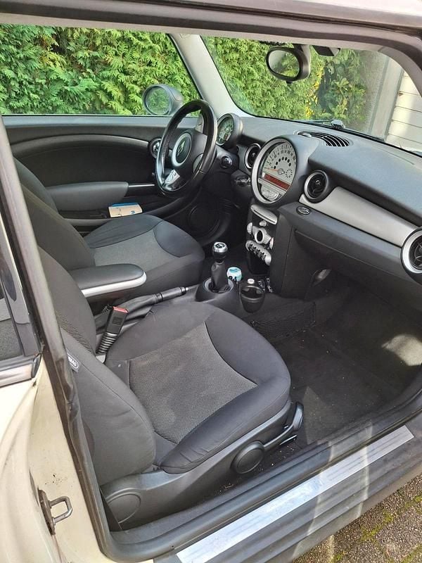 Gebraucht Mini ONE Pepper 95 PS (69 kW) 2010 Weiß Kleinwagen