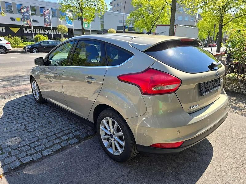Second-hand Ford Focus Titanium 120 CP (88 kW) 2016 Gri Hatchback