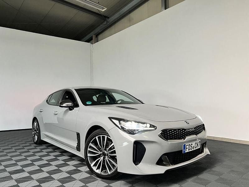 Grau Gebraucht 2018 Kia Stinger 2 Limousine | 18.979 € (Guter Preis) - Bild 1/4