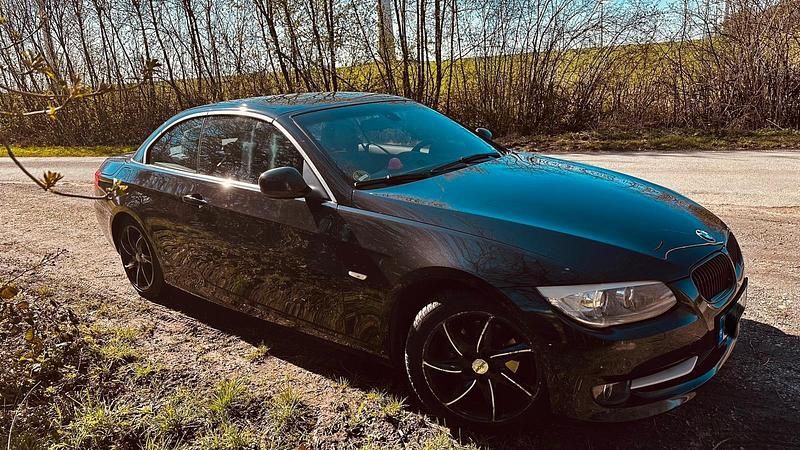 Gebraucht BMW 318 Cabriolet 143 PS (105 kW) 2011 Schwarz Cabrio