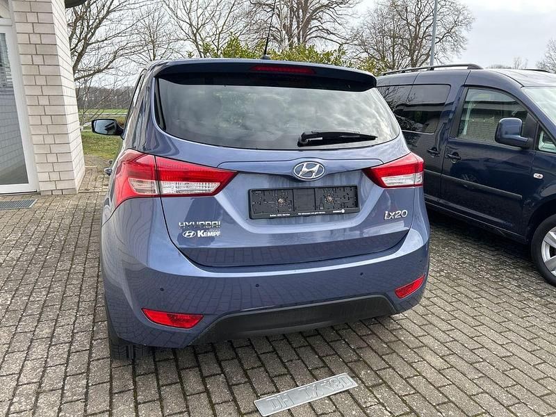 Gebraucht Hyundai ix20 Edition 125 PS (91 kW) 2014 Blau Kleinwagen