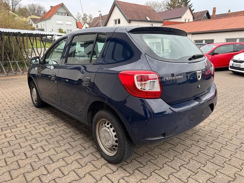 Używany Dacia Sandero 90 KM (66 kW) 2014 Niebieski Hatchback