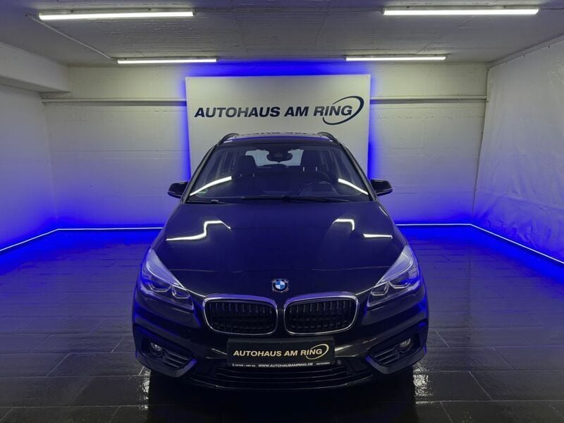 Schwarz Gebraucht 2016 BMW 218 Gran Tourer Sport Line Van / Kleinbus | 12.999 € (Fairer Preis) - Bild 1/4