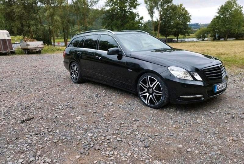 Gebraucht Mercedes E200 Avantgarde 184 PS (135 kW) 2010 Schwarz Kombi