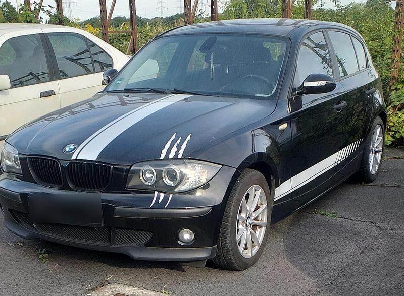 Schwarz Gebraucht 2006 BMW 116 Sport Line Kleinwagen | 840 € (Superpreis) - Bild 1/4