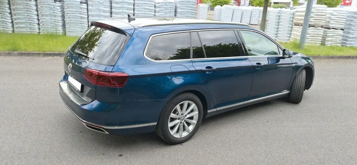 Gebraucht VW Passat Highline 150 PS (110 kW) 2020 Blau Kombi