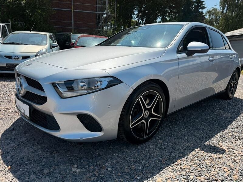 Silber Gebraucht 2018 Mercedes A250 Limousine | 21.990 € (Guter Preis) - Bild 1/4
