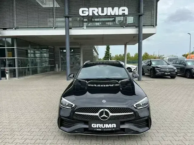 Gebraucht Mercedes C220 AMG 205 PS (150 kW) 2025 Lack obsidianschwarz Kombi