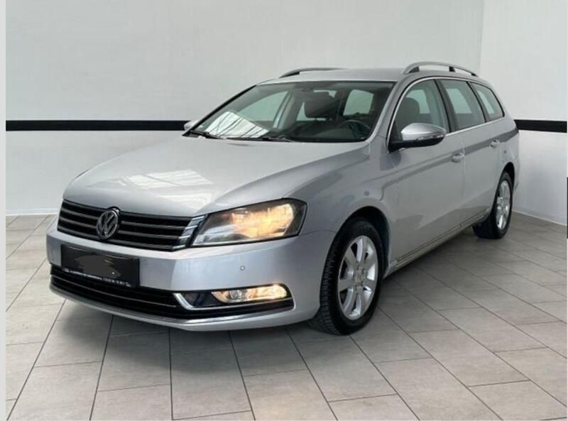 Silber Gebraucht 2012 VW Passat Kombi | 7.999 € (Fairer Preis) - Bild 1/4