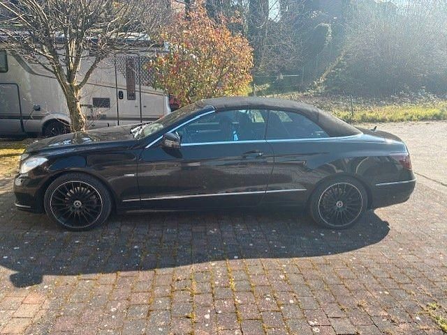Gebraucht Mercedes E250 204 PS (150 kW) 2011 Schwarz Cabrio