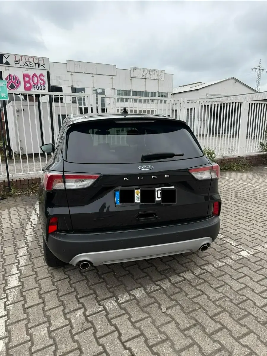 Gebraucht Ford Kuga Titanium 150 PS (110 kW) 2020 Schwarz SUV