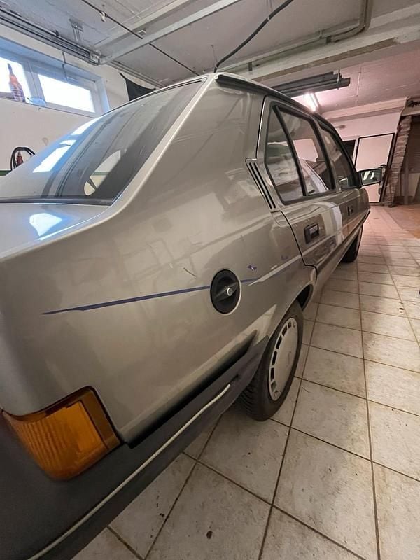 Gebraucht Volvo 340 69 PS (50 kW) 1989 Silber Limousine