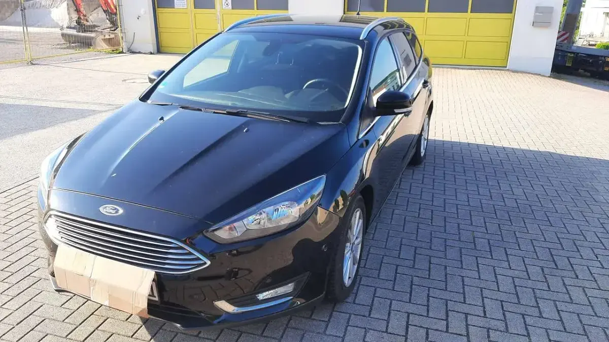 Gebraucht Ford Focus Titanium 125 PS (91 kW) 2018 Schwarz Kombi