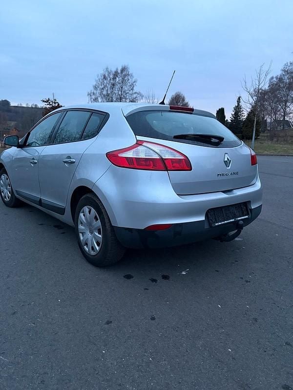 Gebraucht Renault Mégane III 110 PS (80 kW) 2009 Silber Kombi