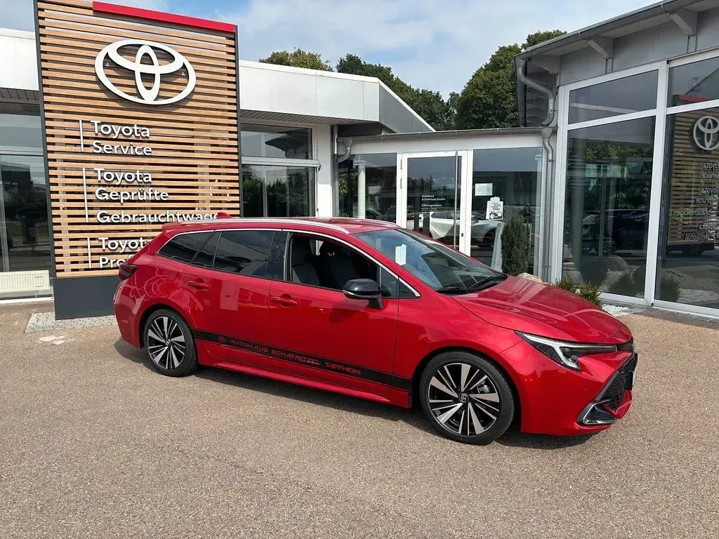 Neu Toyota Corolla 178 PS (130 kW) 2025 Rot Kombi