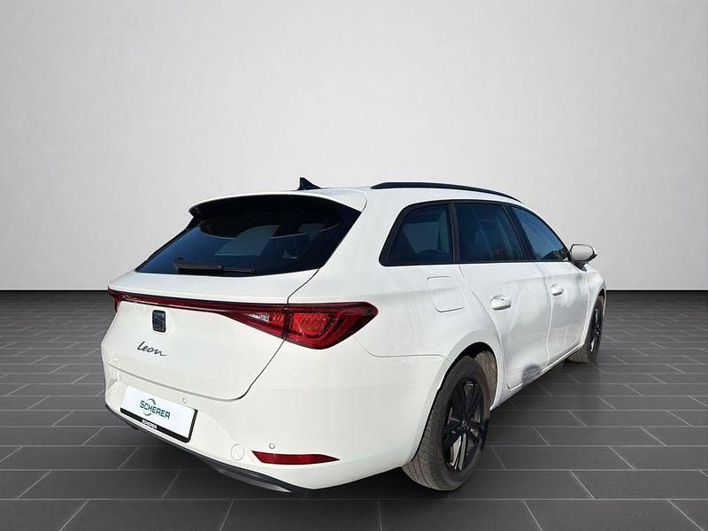 Second-hand Seat Leon Style 150 CP (110 kW) 2024 Alb Berlinǎ