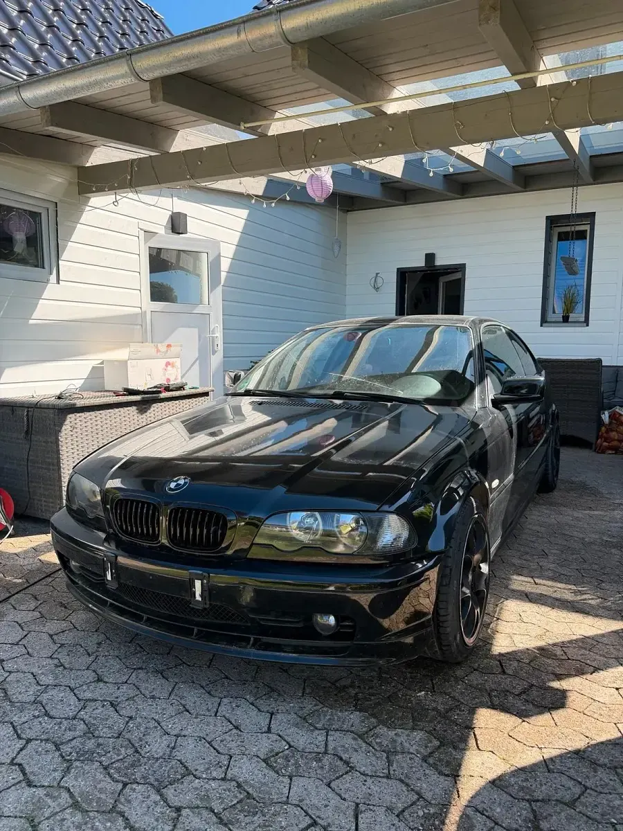 Gebraucht BMW 318 118 PS (86 kW) 2000 Schwarz Coupé