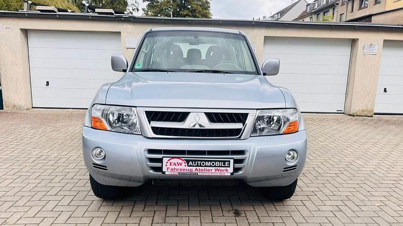 Silber Gebraucht 2006 Mitsubishi Pajero SUV | 14.999 € (Teuer) - Bild 1/4