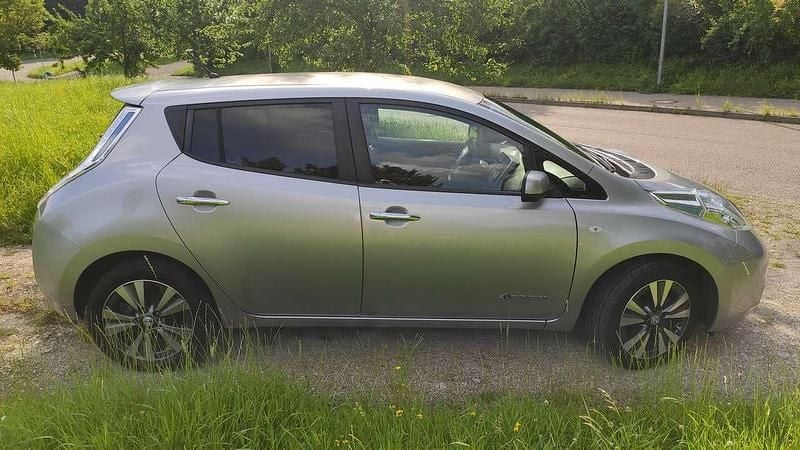 Silber Gebraucht 2014 Nissan Leaf 360º Kleinwagen | 7.400 € (Teuer) - Bild 1/4