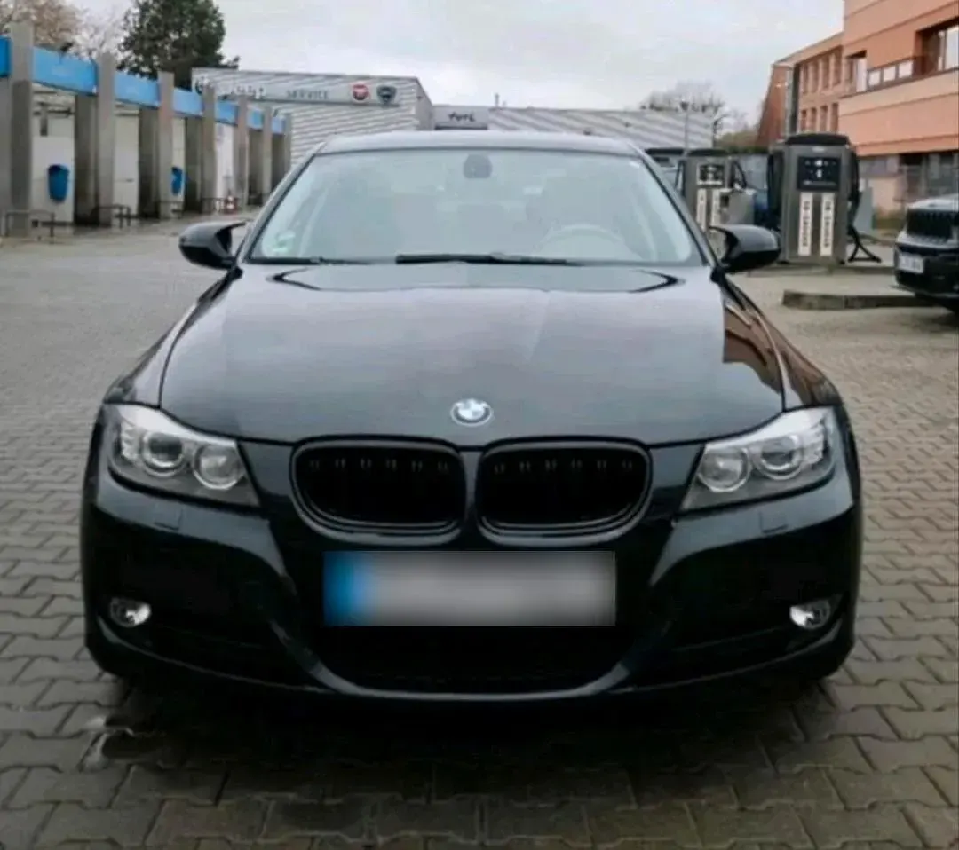 Gebraucht BMW 318 143 PS (105 kW) 2009 Schwarz Limousine