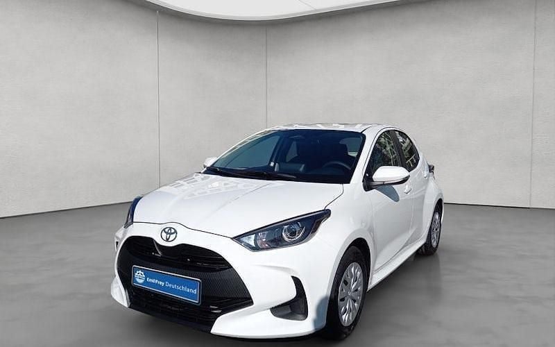 Weiß Neu 2025 Toyota Yaris Hybrid Business Edition Limousine | 22.690 € (Fairer Preis) - Bild 1/4