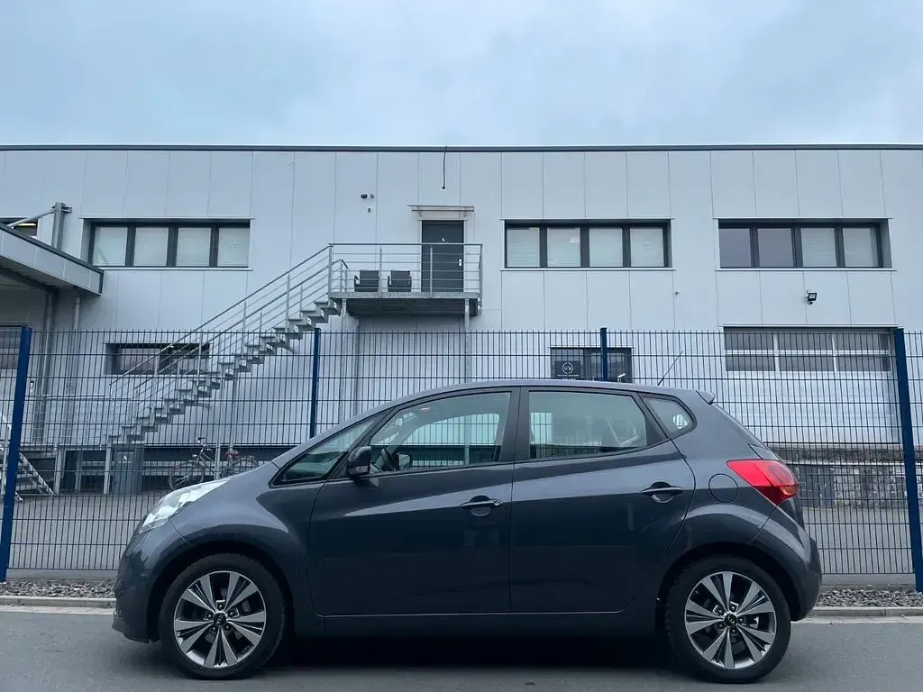 Gebraucht Kia Venga 135 PS (99 kW) 2015 Grau Kleinwagen