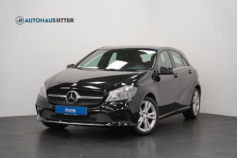 Schwarz Gebraucht 2016 Mercedes A180 Urban Limousine | 13.990 € (Guter Preis) - Bild 1/4