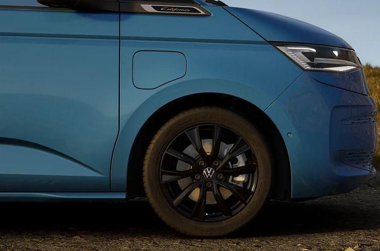 Neu VW T7 Beach 245 PS (180 kW) 2026 Medium blue / deep black perleff Van