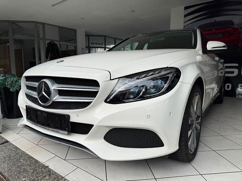 Weiß Gebraucht 2017 Mercedes C350e Avantgarde Limousine | 16.990 € (Guter Preis) - Bild 1/4