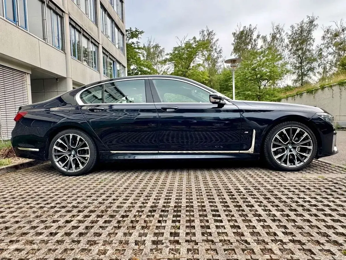 Gebraucht BMW 730 M Sport 286 PS (210 kW) 2022 Carbonschwarz metallic Limousine