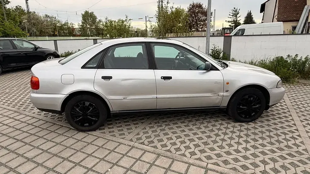 Gebraucht Audi A4 101 PS (74 kW) 1995 Silber Limousine