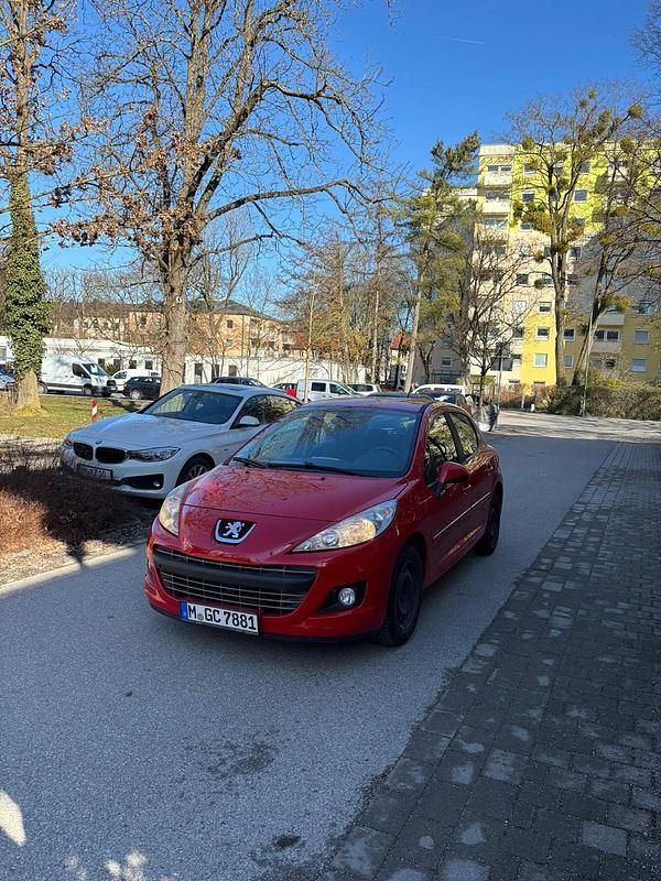 Gebraucht Peugeot 207 95 PS (69 kW) 2011 Rot Kleinwagen