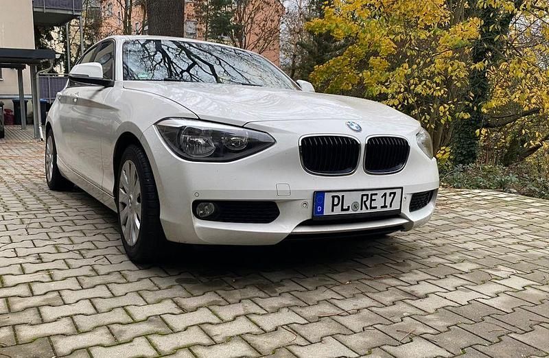 Weiß Gebraucht 2014 BMW 116 Efficient Dynamics Kleinwagen | 8.500 € (Fairer Preis) - Bild 1/4
