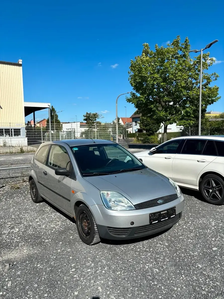 Gebraucht Ford Fiesta 60 PS (44 kW) 2004 Silber Kleinwagen