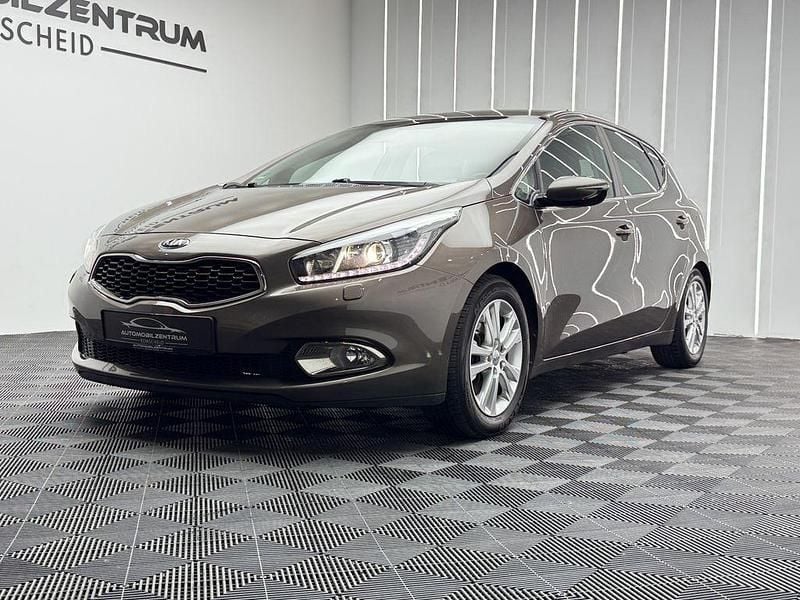 Gebraucht Kia Ceed Spirit 135 PS (99 kW) 2015 Kleinwagen