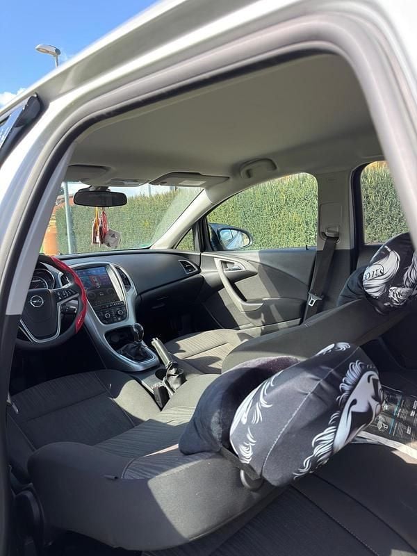 Gebraucht Opel Astra 140 PS (102 kW) 2011 Grau Limousine