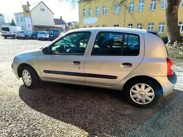 Gebraucht Renault Clio 75 PS (55 kW) 2004 Grau Kleinwagen